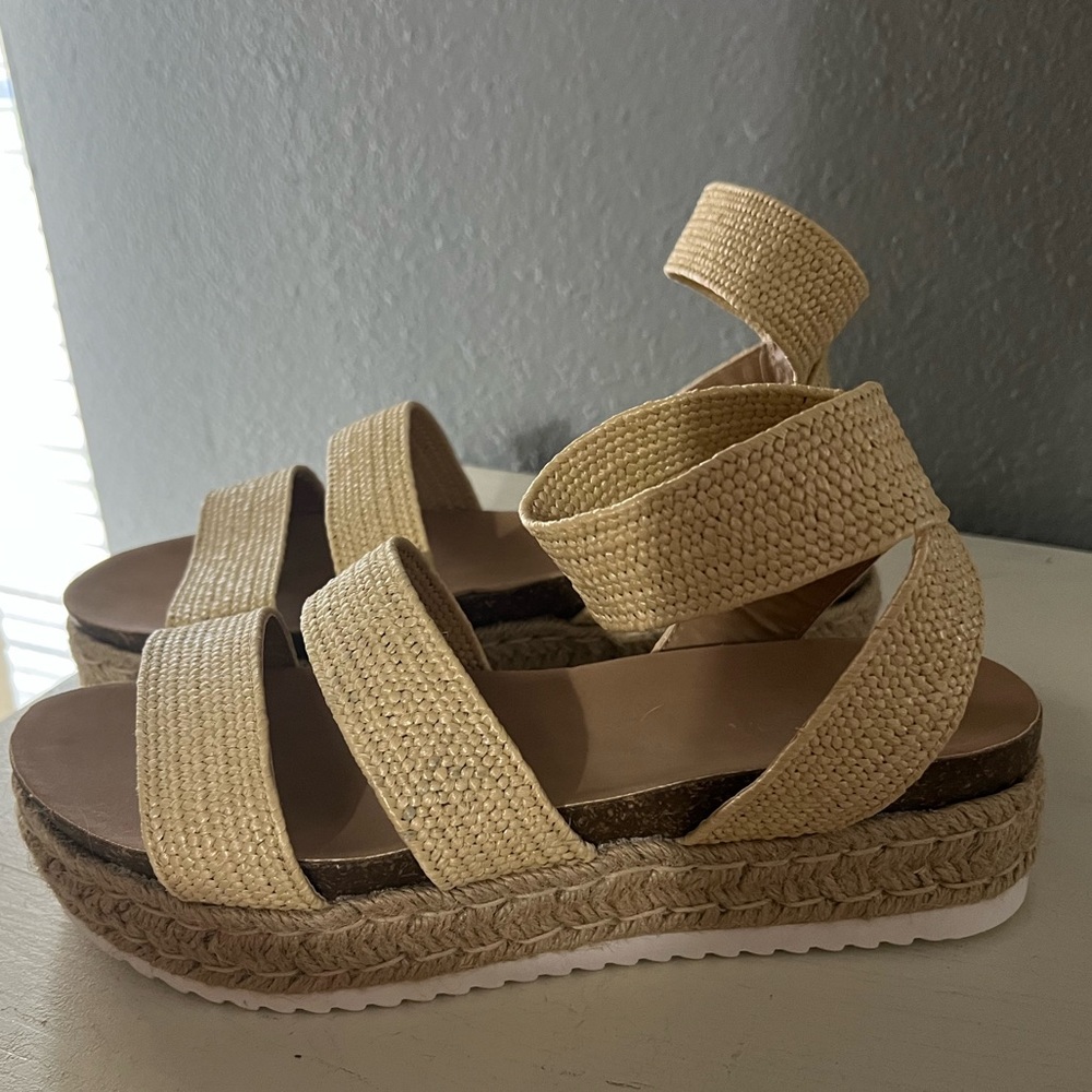Platform sandals